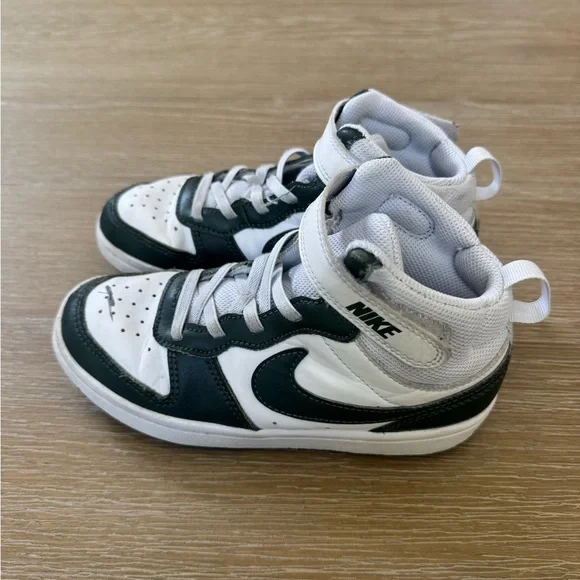 Nike boys Court Borough Mid 2 High Top Velcro strap Sneaker shoes size 1 big kid - Picture 3 of 8